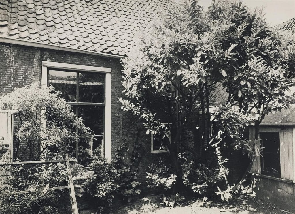 Binnentuin van het Hofje van Bijlevelt Circa 1980
