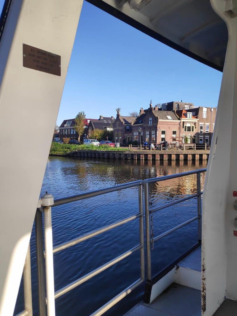 Brugwachterswoning vanaf de pont. Foto Carola Hoogeveen