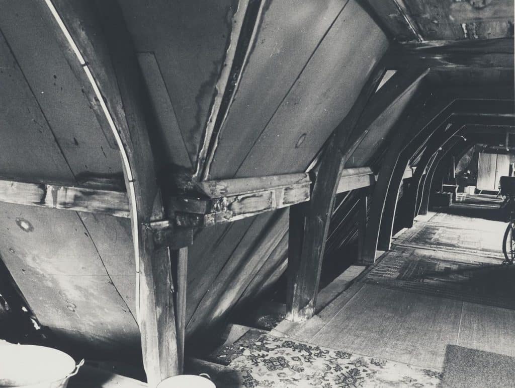 Dakconstructie van het Hofje van Bijlevelt. Foto J. Elsinga 1983.