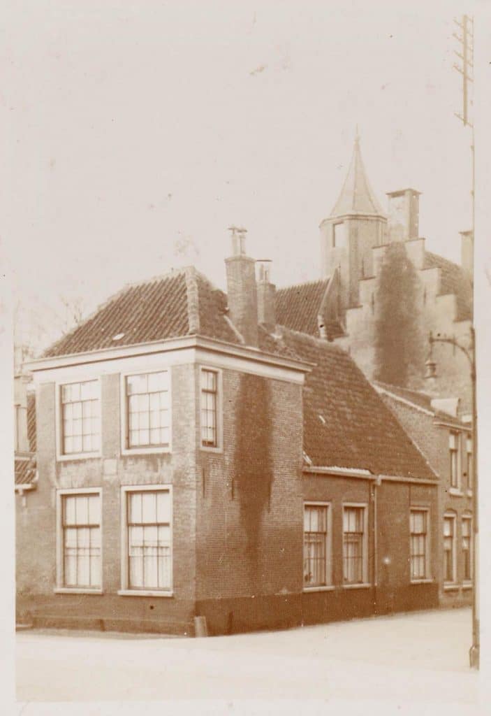 Hoek Koningsweg met Hofje van Bijlevelt en Nieuwe Doelen Circa 1910 Foto EG Verkade
