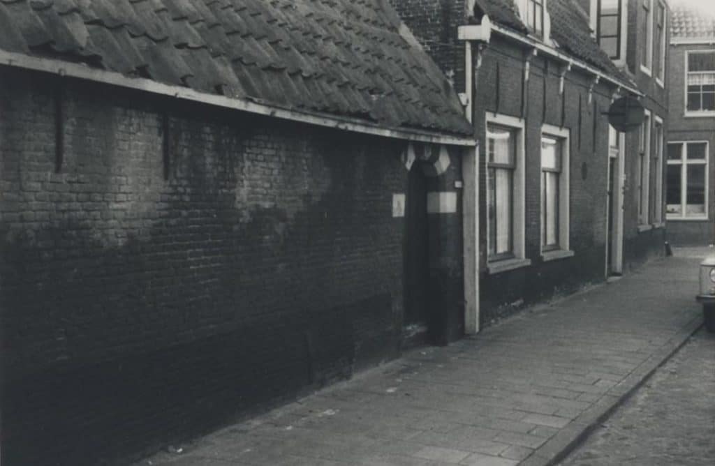 Hofje van Bijlevelt met poortje Circa 1970