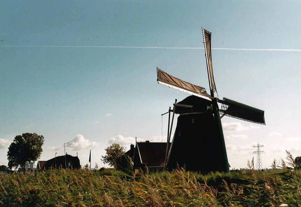 Korenmolen De Otter, hoek Oterleekweg. Foto K. Davidse 2008.
