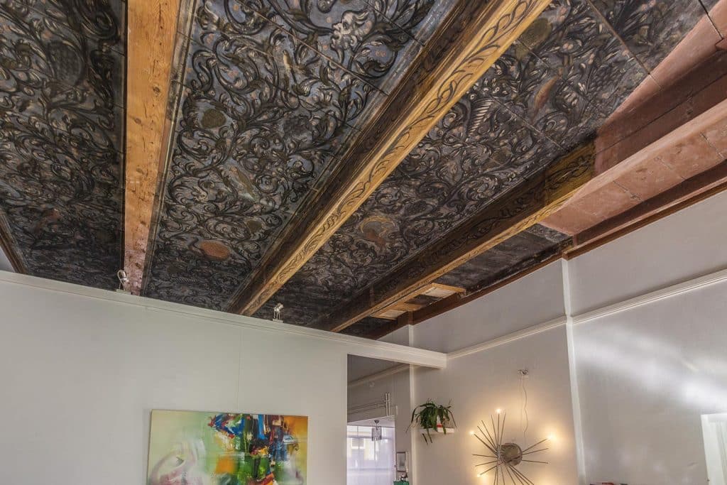 Plafond in een woonkamer in het Hofje van Bijlevelt Foto Ritske Velstra 2025