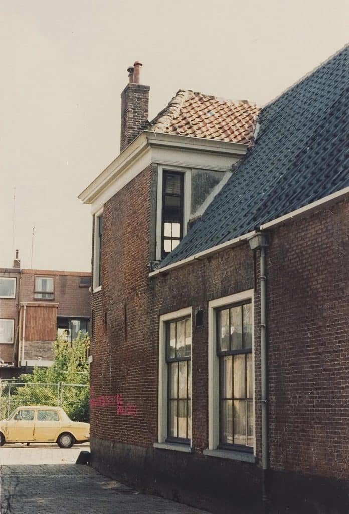 Zijgevel met muurankers van het Hofje van Bijlevelt Circa 1980