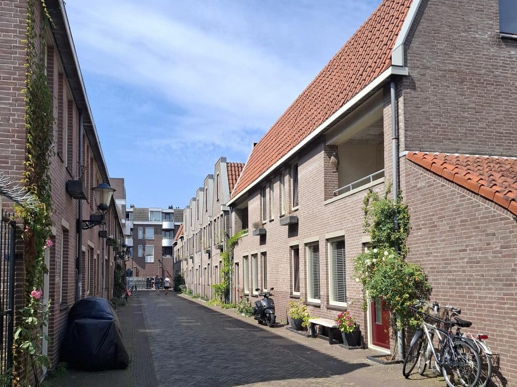 Sociale woningbouw rond de Grote Kerk