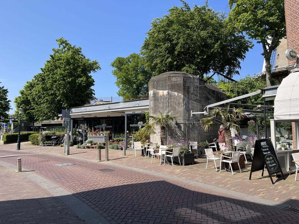 Bloemenwinkel in Bunker 617 aan het Ritsevoort. Foto M. Alphenaar 2016.