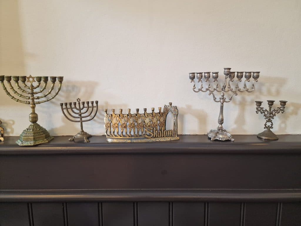 Kandelaars in de Alkmaarse Synagoge Beet David