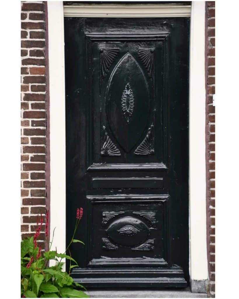 Voordeur van Noordeinde 5 in Noordeinde