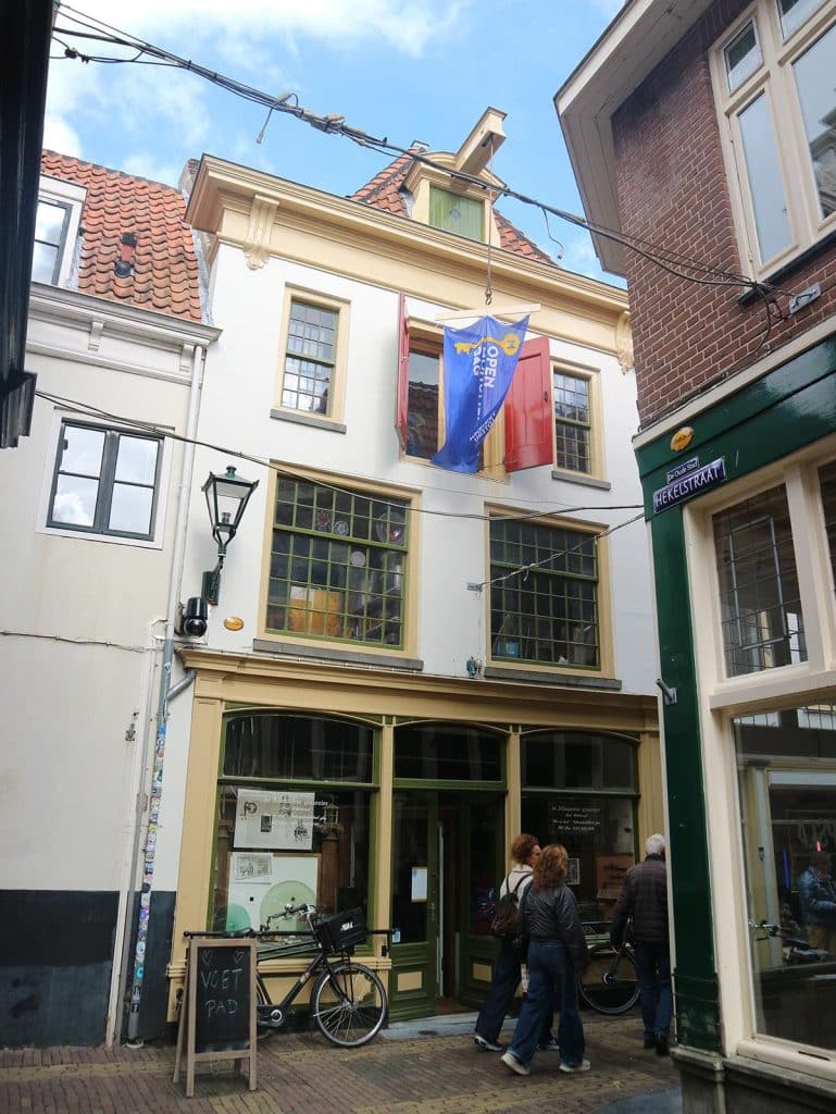 Alkmaarse Glazenier in het Fnidsen 58.