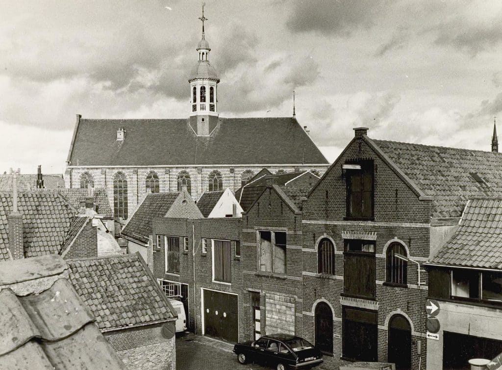 De Kapelkerk vanaf het Groot Nieuwland in 1977. Foto J. Elsinga.