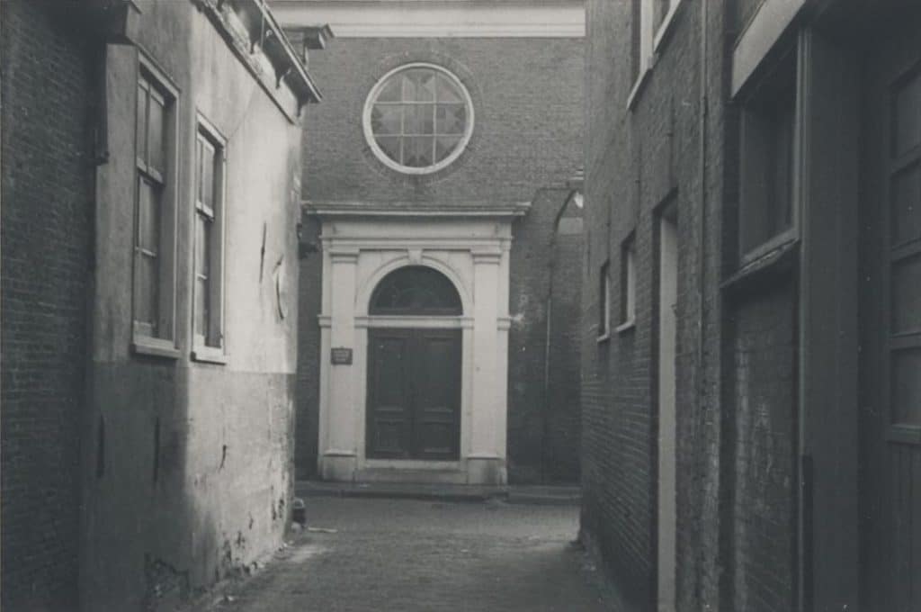 De Synagoge gezien vanaf het Vijvertje. Circa 1960.