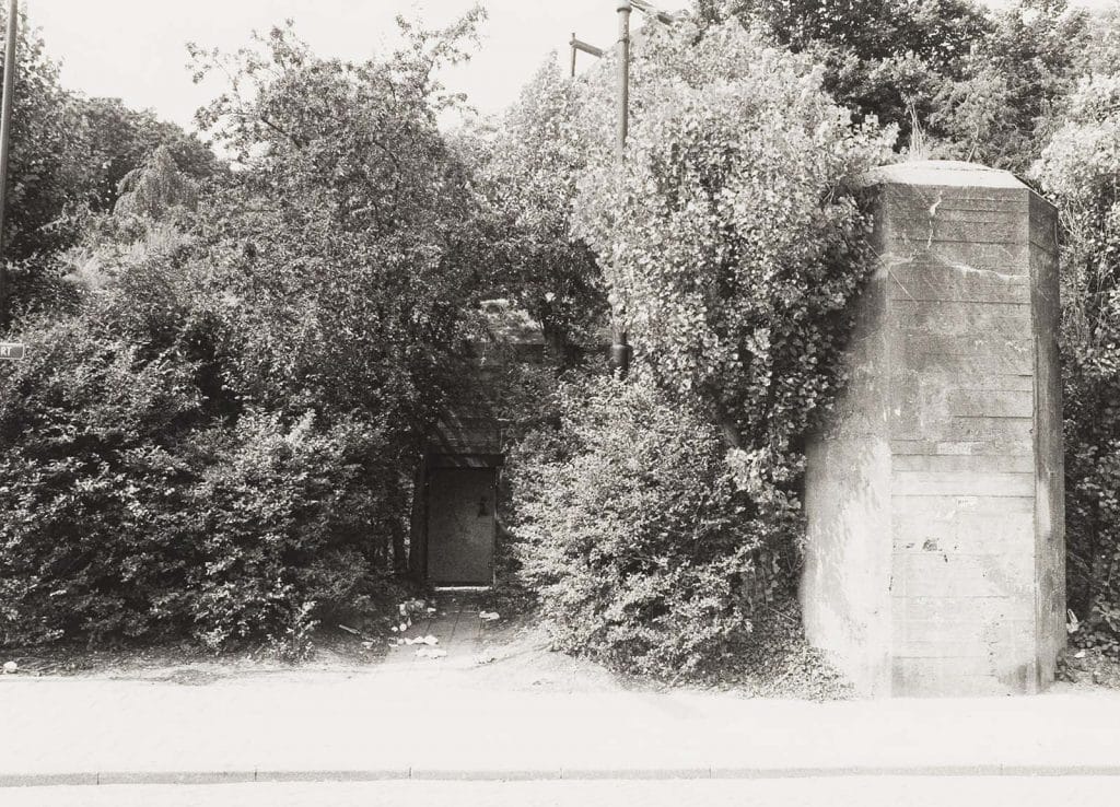 Bunker R617 in het Bolwerk 1986. De bloemenwinkel was er toen nog niet. Foto J. Elsinga.