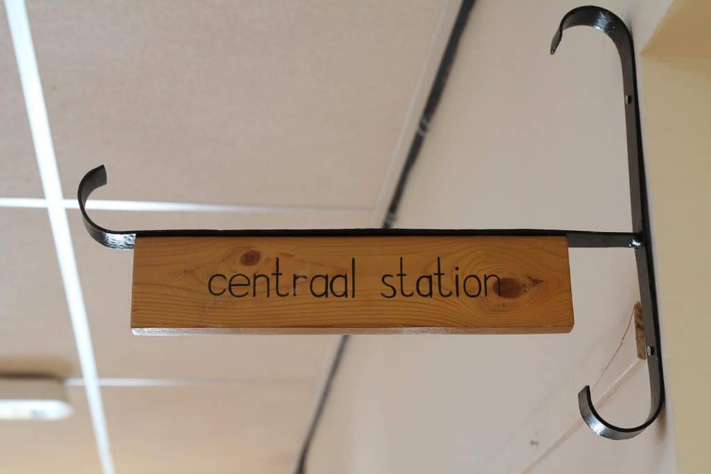 Het treinthema is door de hele school zichtbaar