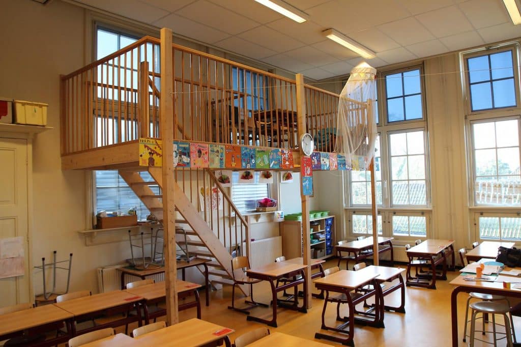 Klaslokaal met verdieping van Basisschool Bello in 2014