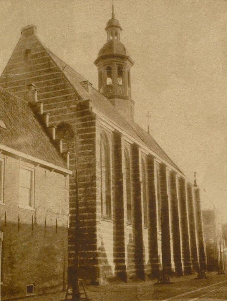 Knipsel uit 'De Stad' uit 1926 van De Kapelkerk.