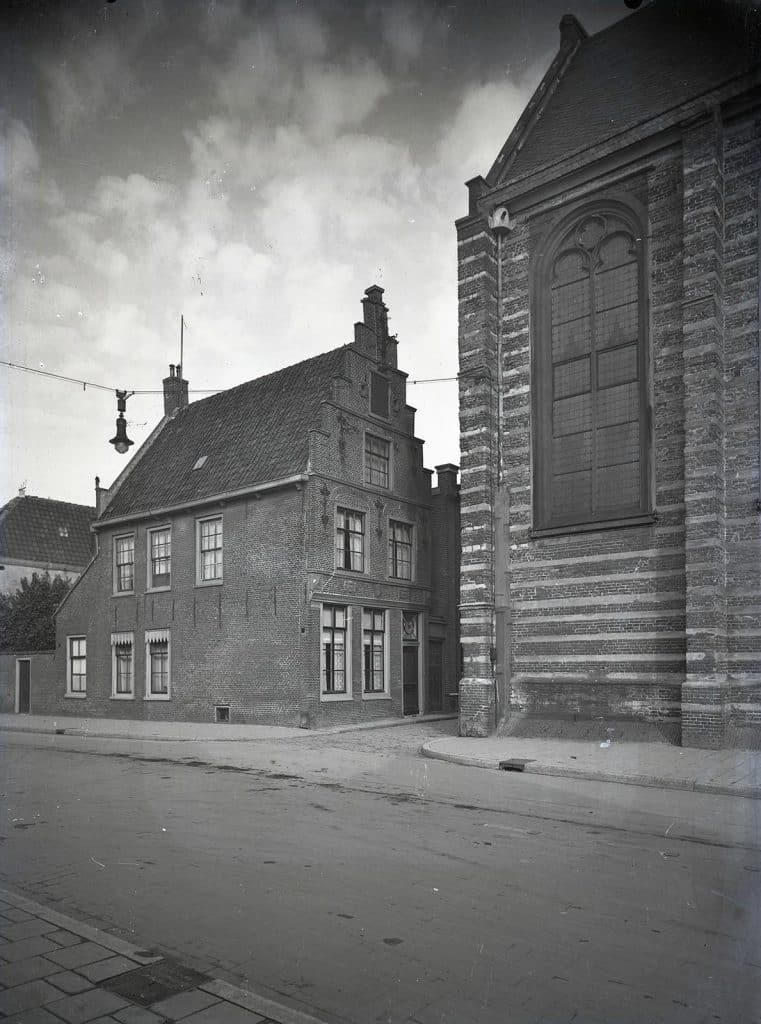 Kosterswoning en De Kapelkerk.