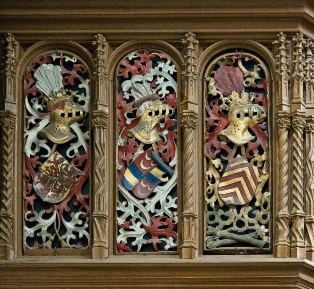 Wapens aan de westkant van het orgelbalkon. Het Van Covelens orgel in de Grote Kerk Alkmaar.