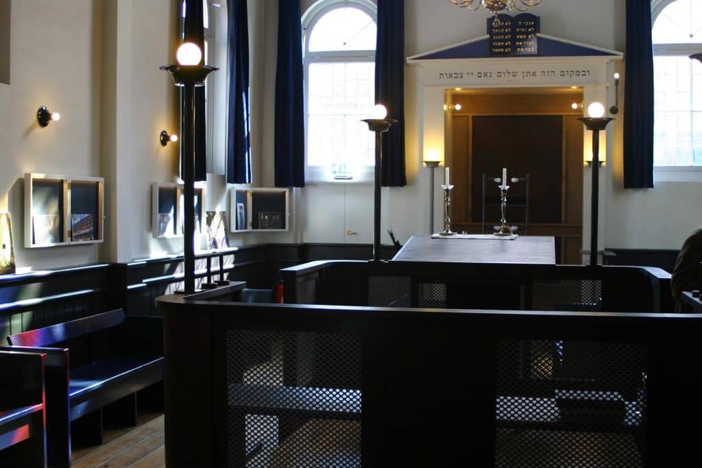 Interieur van de Alkmaarse Synagoge Beet David.