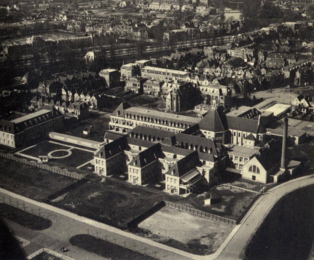 Luchtfoto van het Sint Elisabethziekenhuis.